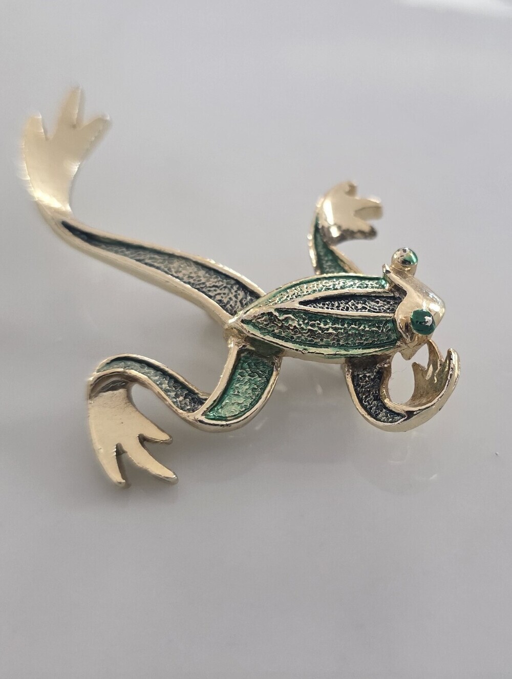 Vintage Gerry's Frog Brooch Pin Leaping Jumping Green Enamel Textured Gold Tone
